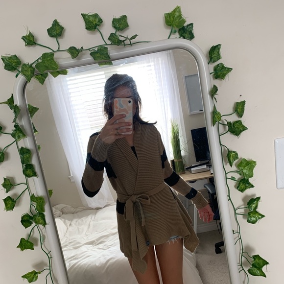 Brown & Black Striped Cardigan 🤎 - Picture 3 of 4